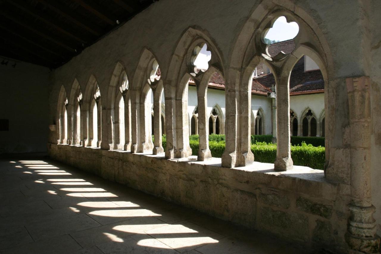 Peanut Medieval Lodge Сент-Юрсен Екстер'єр фото