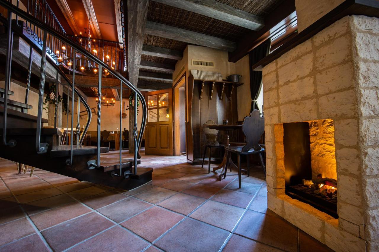 Peanut Medieval Lodge Сент-Юрсен Екстер'єр фото