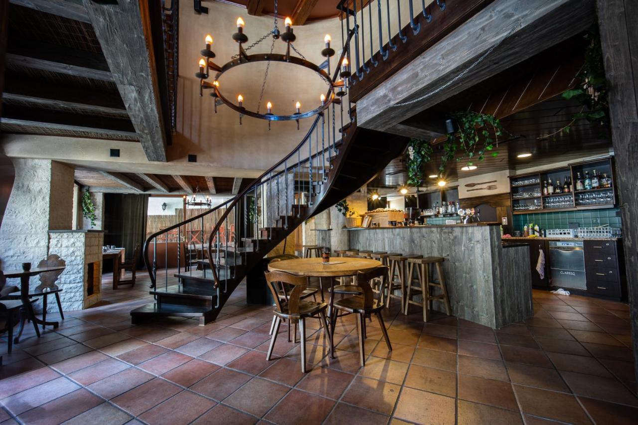 Peanut Medieval Lodge Сент-Юрсен Екстер'єр фото