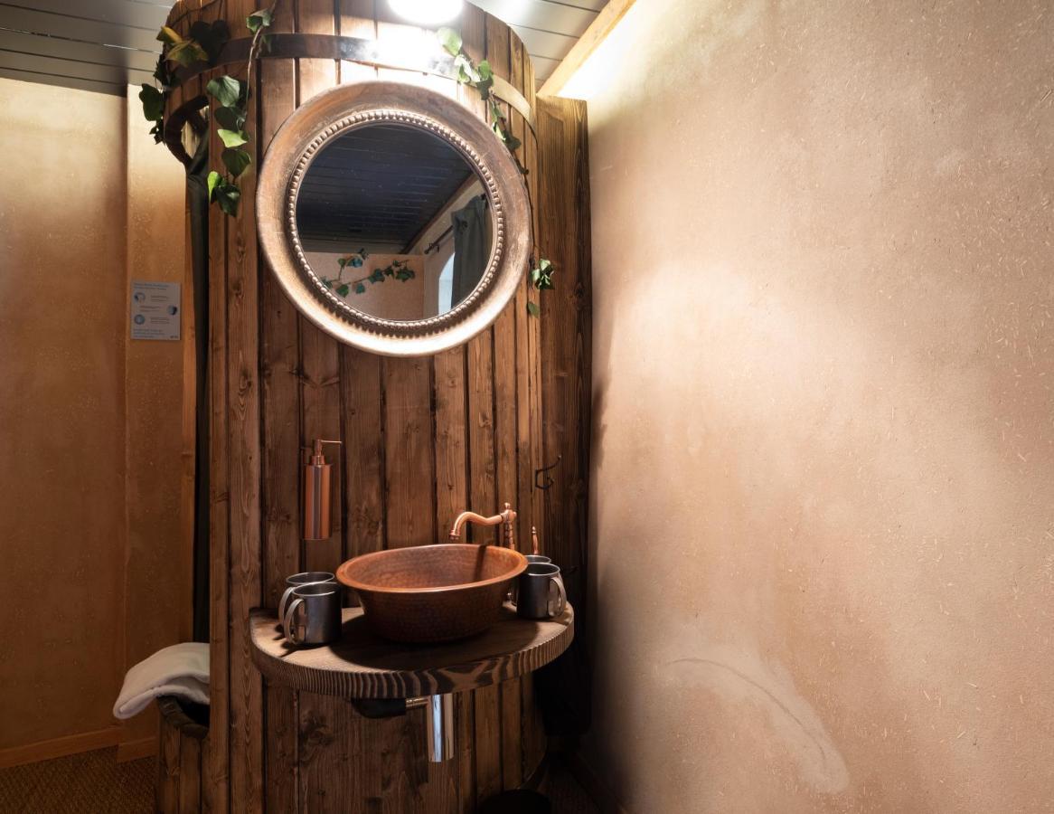 Peanut Medieval Lodge Сент-Юрсен Екстер'єр фото